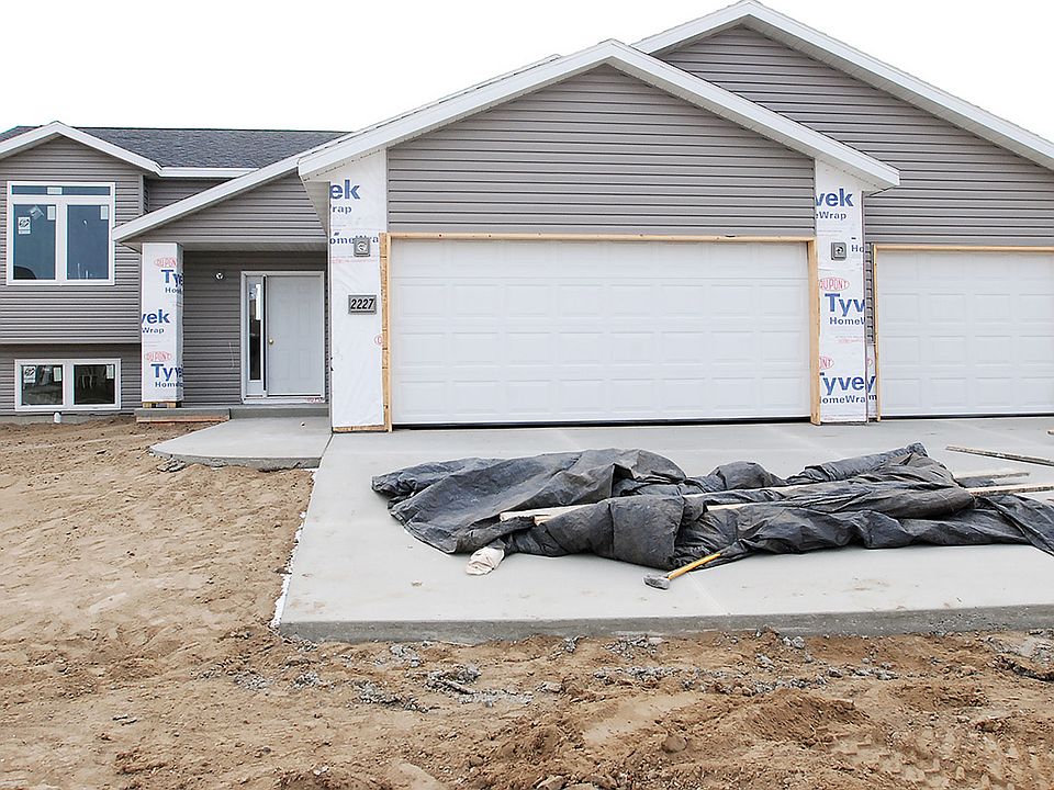 2nd image of 2227 Bridgeview Ct SE