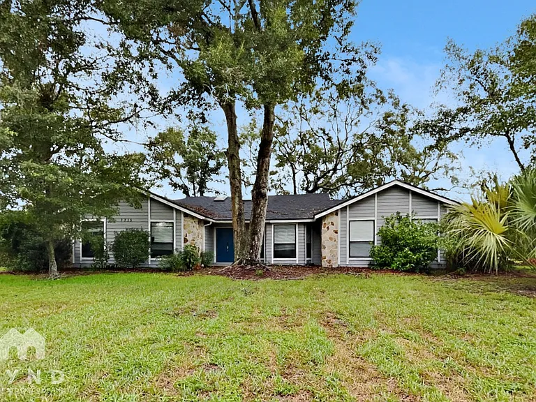 3315 Blackfoot Trl S — Photo 1