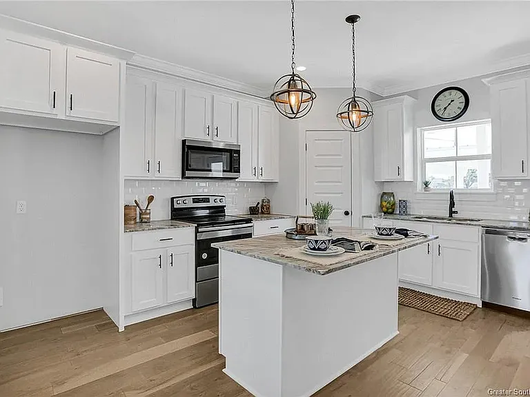 850 Sallier St #14 — Photo 7