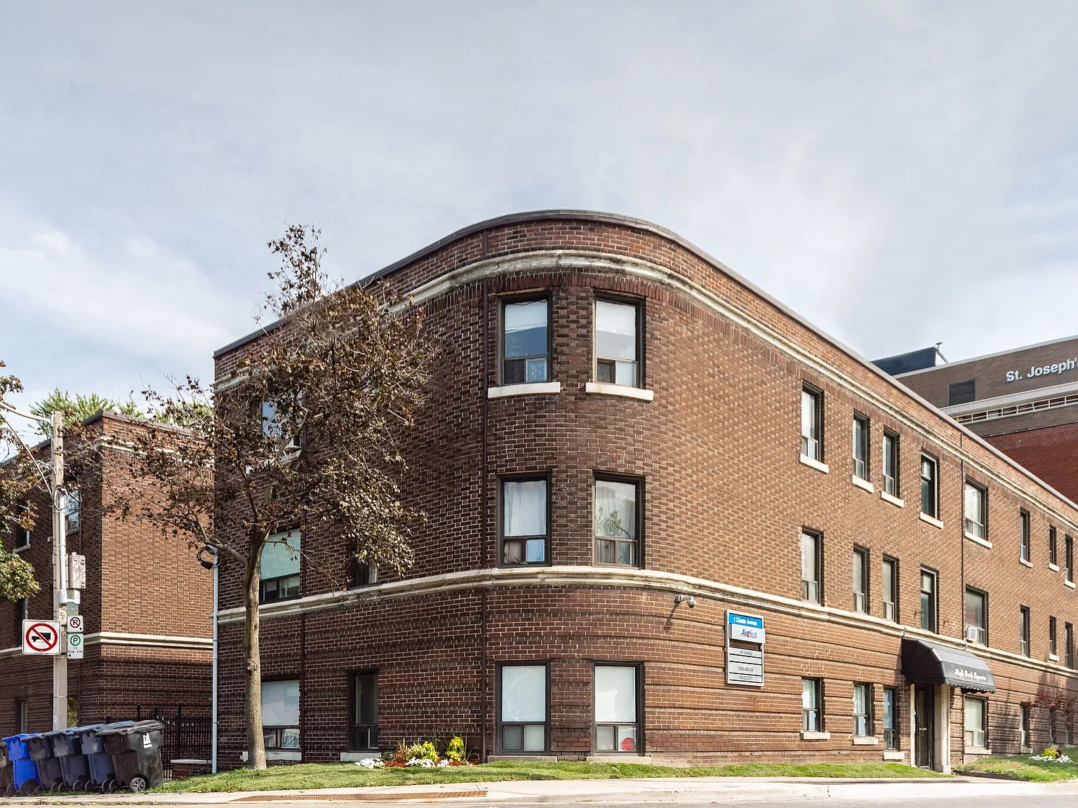 1 Claude Avenue — Photo 2
