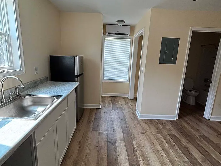 403 Vienna St — Photo 1