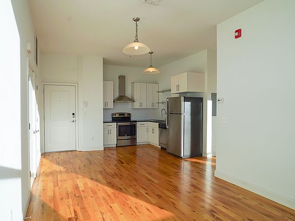 5th image of 29 Maple St #M201