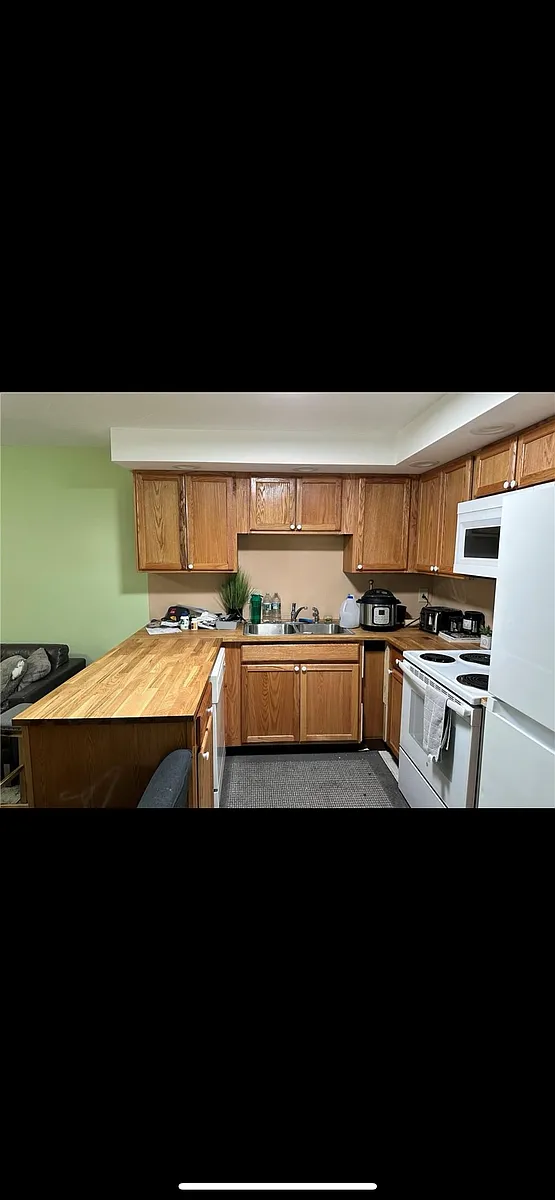 Building Photo - 20 Hurdis St #8