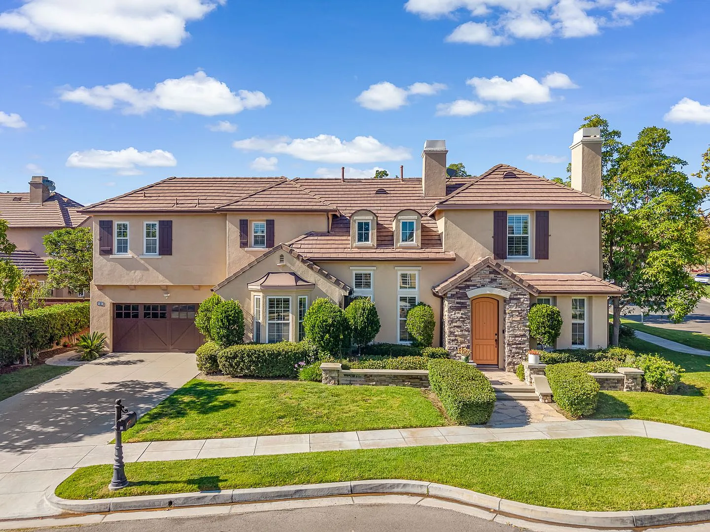 Luxurious French Country Estate in Ladera Ranch Fully Furnished with Flexible Short-Term Lease Op... — Photo 4