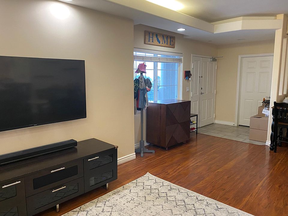 1st image of 1742 Federal Ave Unit 403