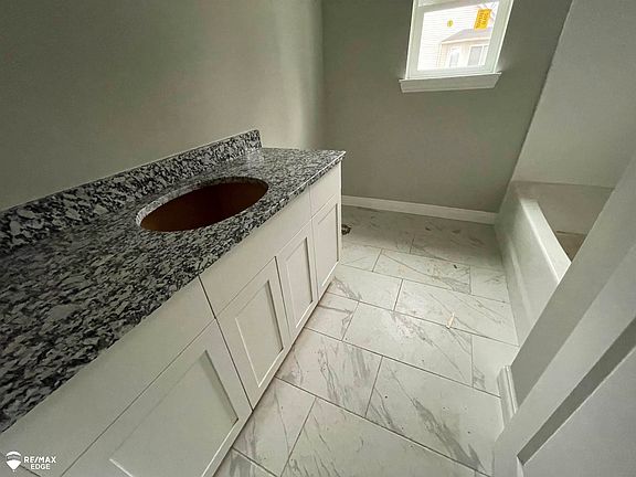 4th image of 8148 Peninsula Cir