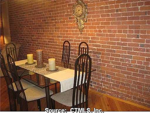 2nd image of 222 Williams St E APT 218
