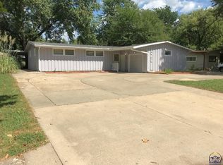 1406 SW Cornwall St, Topeka, KS 66611
