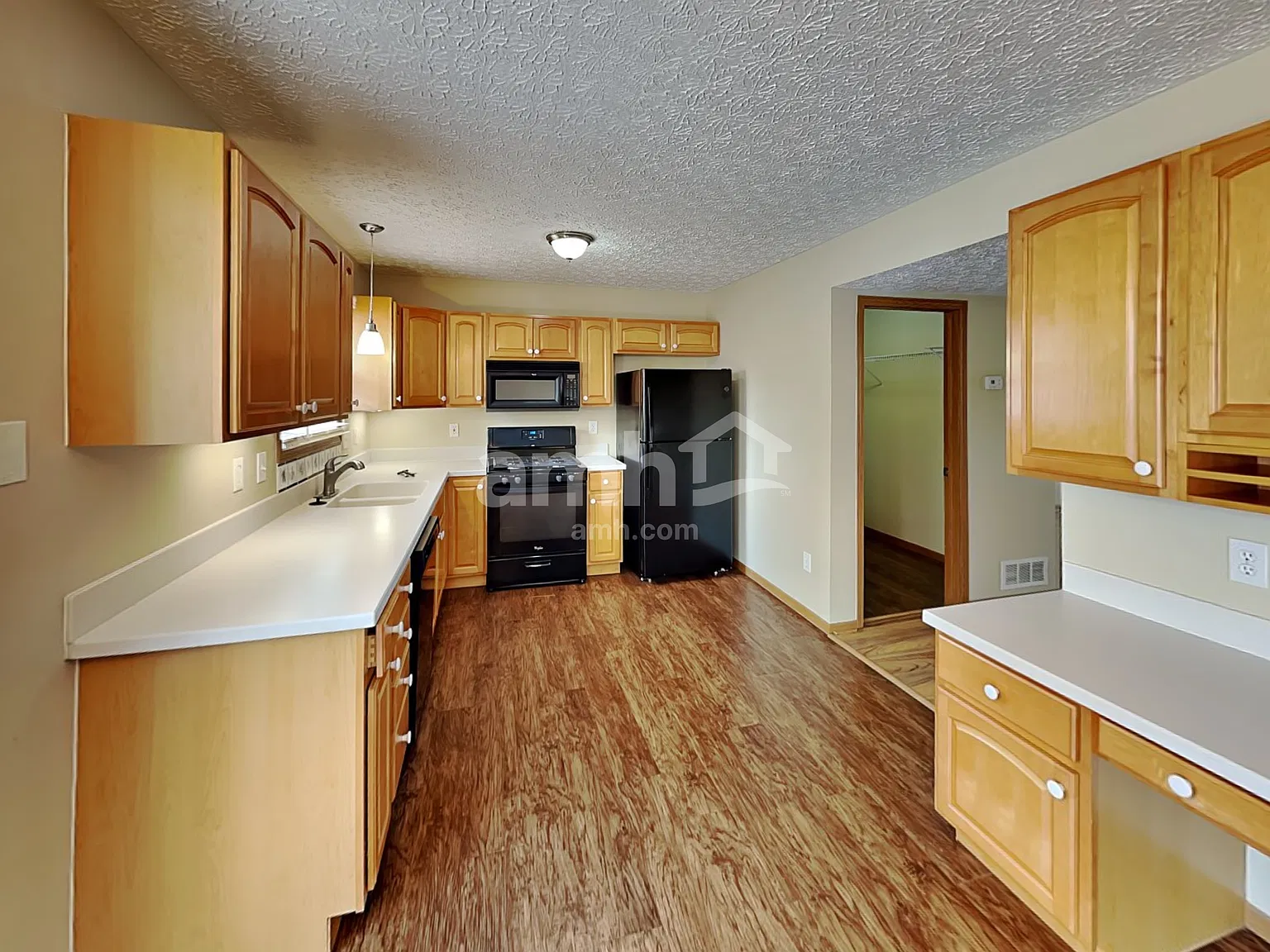 3 bed, 2.5 bath, 1630 sqft, $2,295 — Photo 3
