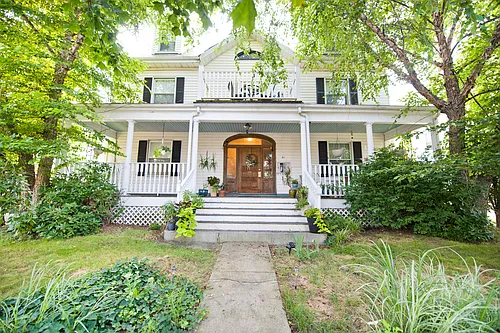 35 Pleasant St #1F Photo 1