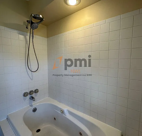 203 Locust St — Photo 11