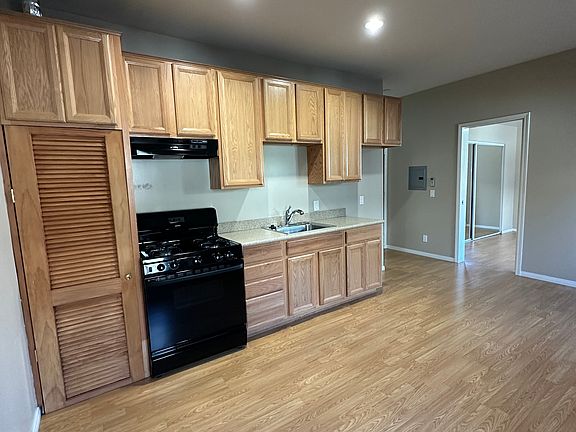 5th image of 1033 Allen Ave APT 4