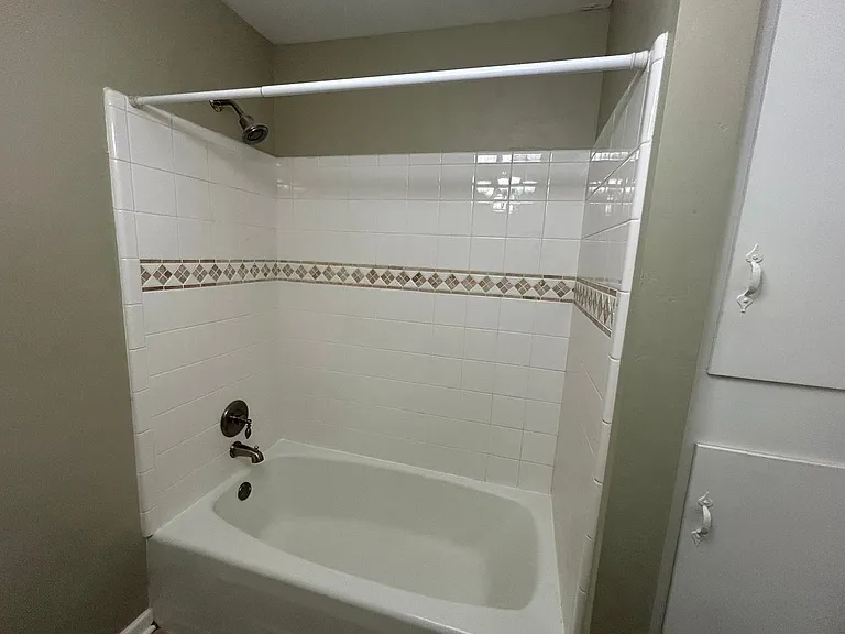 215 York Dr — Photo 15