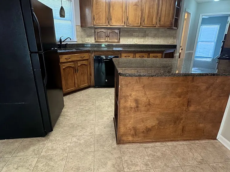 205 Oak Bluff Dr — Photo 9