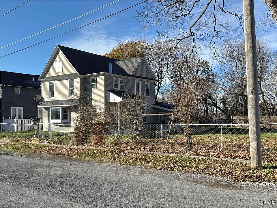 1st image of 379 Pawling St