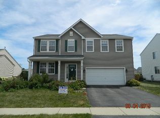 955 Valley Stream Dr, Hampshire, IL 60140