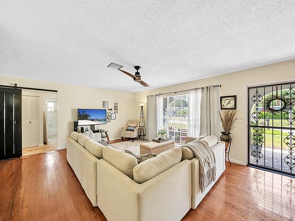 5th image of 1320 SE San Sovina Terrace