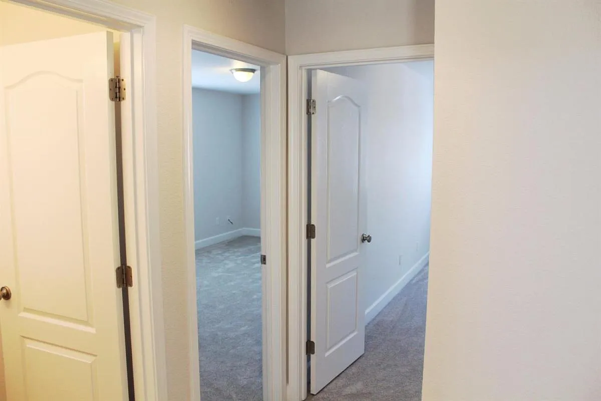 1 bed, 1.5 bath, 2915 sqft, $700 — Photo 2