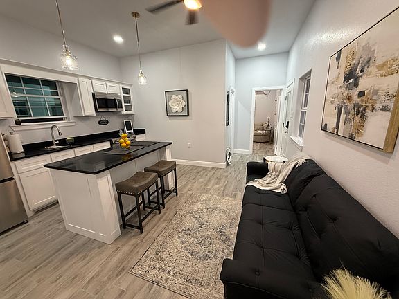 5th image of 517 N Belmont Ave #A