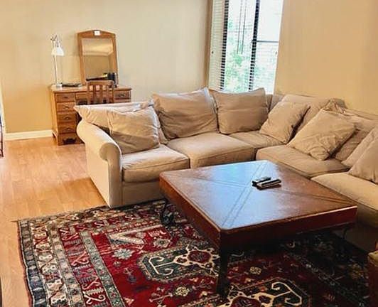 4th image of 1337 N Dearborn St #8A