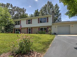 4023 Runnymeade Ln, Roanoke, VA 24018