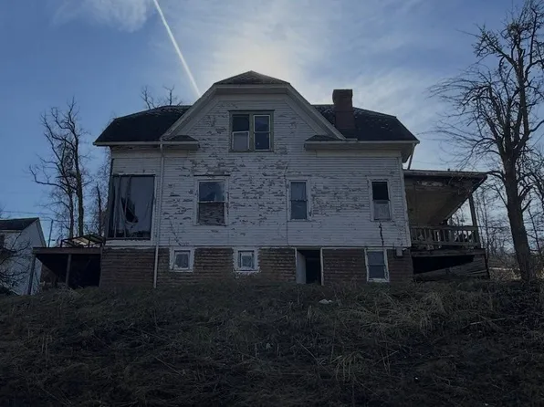 96 Bridge St, Shinnston, WV 26431
