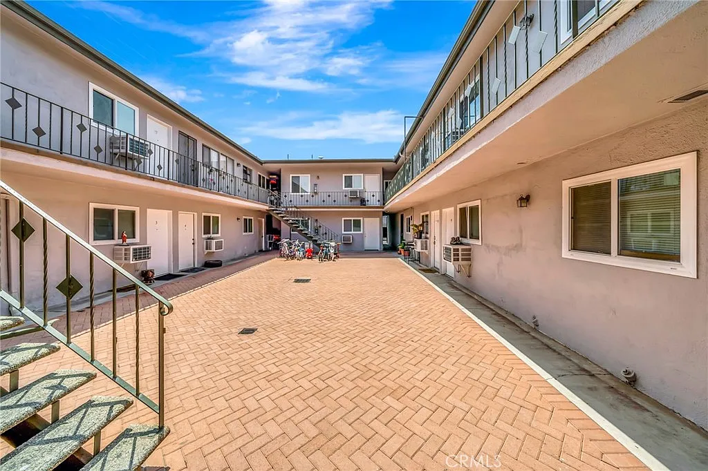1 bed, 700 sqft, $1,800 — Photo 3