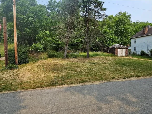 997 Main St, Denbo, PA 15429