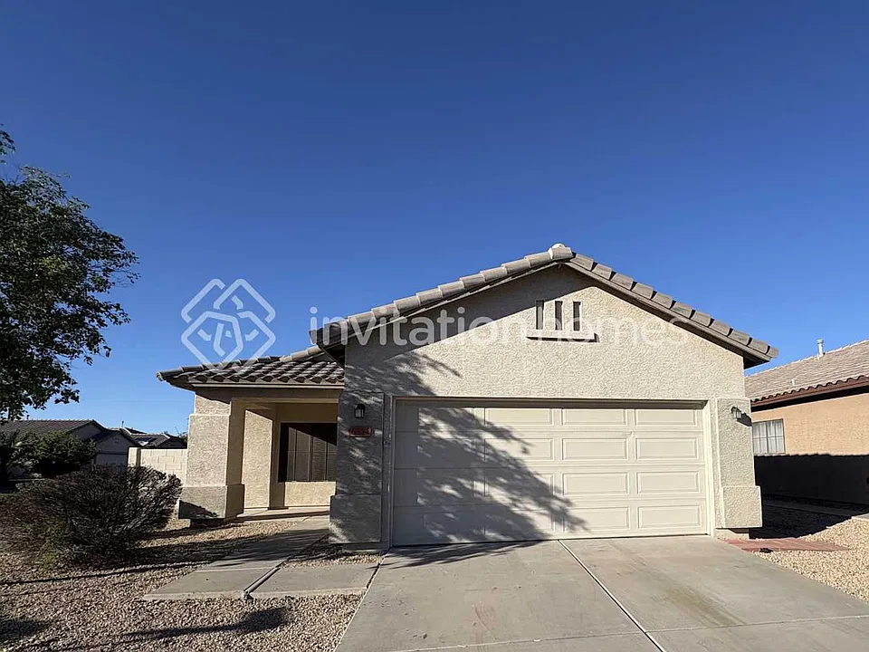 8934 W Paradise Dr