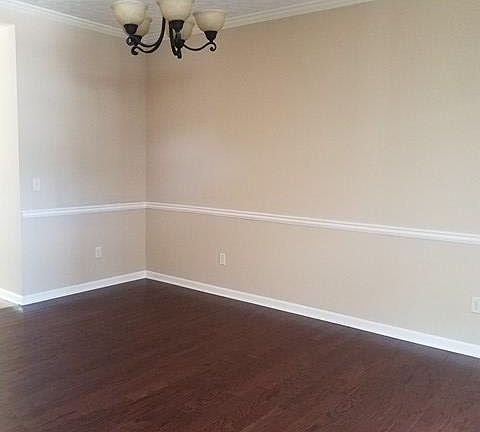 3rd image of 100 Lincolnshire Ln
