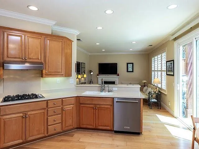 708 Jenny Ct — Photo 8