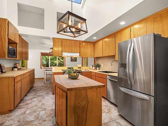 4th image of 3229 NE 87th Street