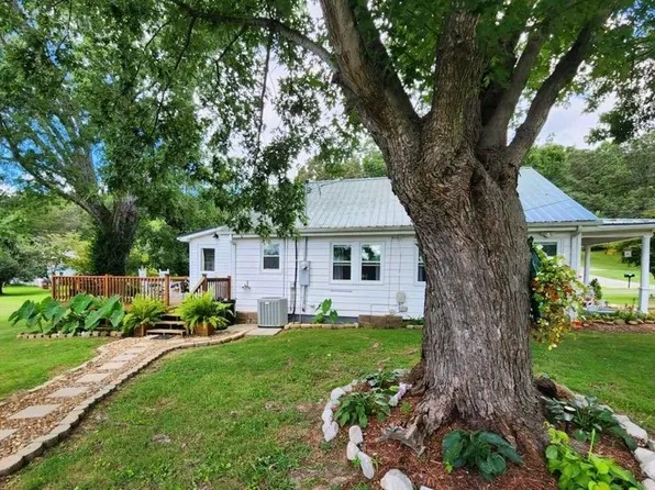 128 Woodland St, Livingston, TN 38570