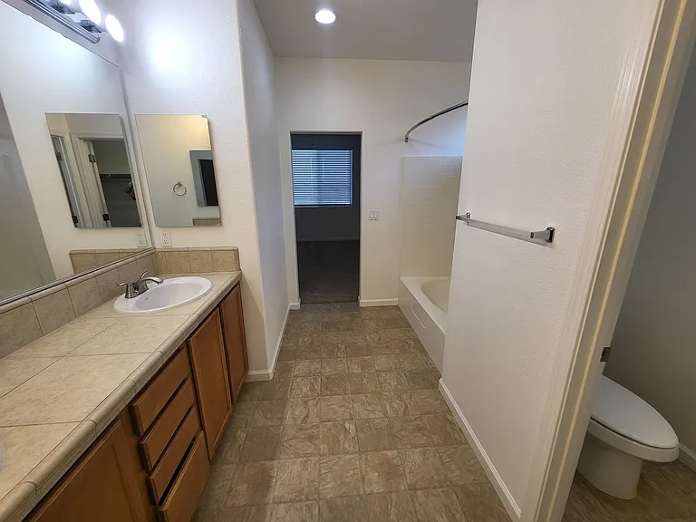 141 Catlin St — Photo 7