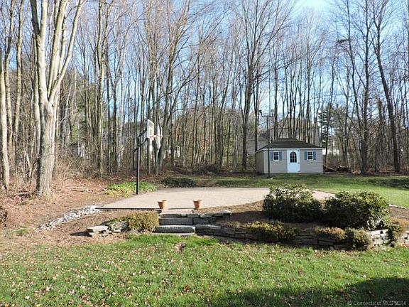 5th image of 124 Tallwood Dr