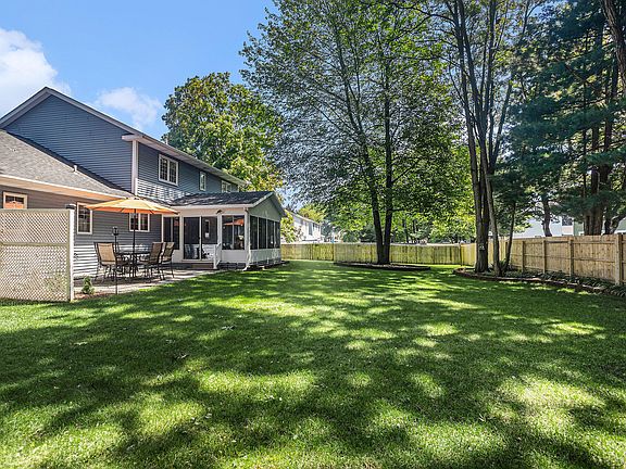 4th image of 565 Montague Dr
