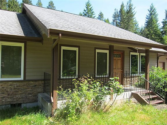 4th image of 1301 NE Toonerville Dr