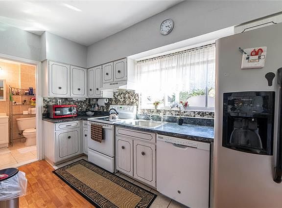 5th image of 4412 Itaska St