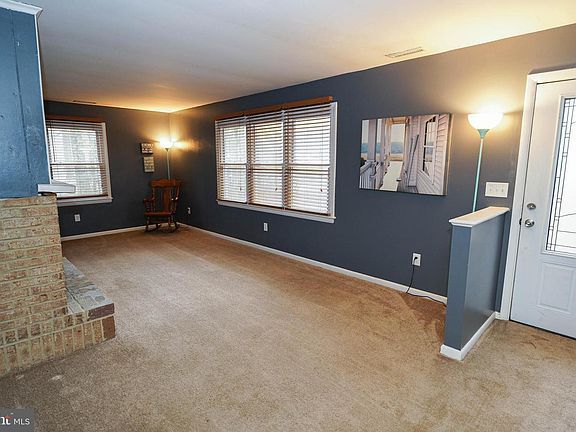 4th image of 102 Murray Dr