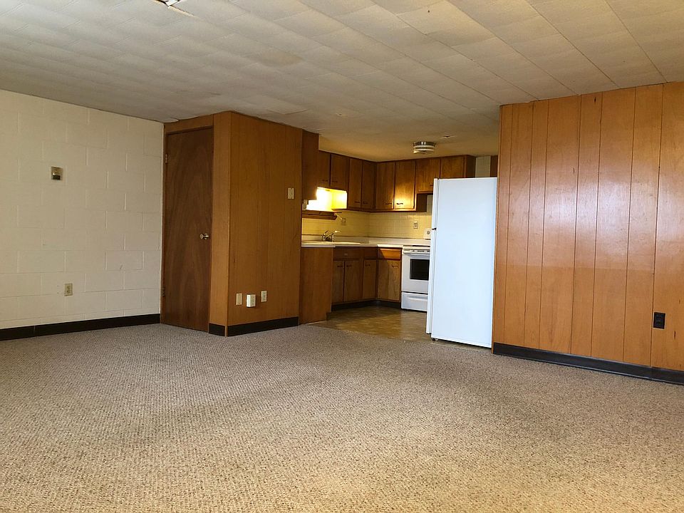 LIVING ROOM ENTRANCE 