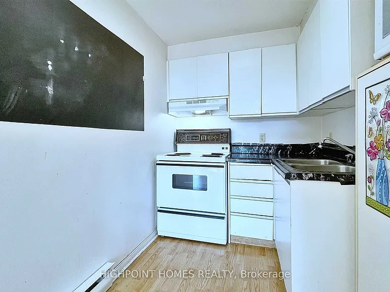360 College St #401 — Photo 15