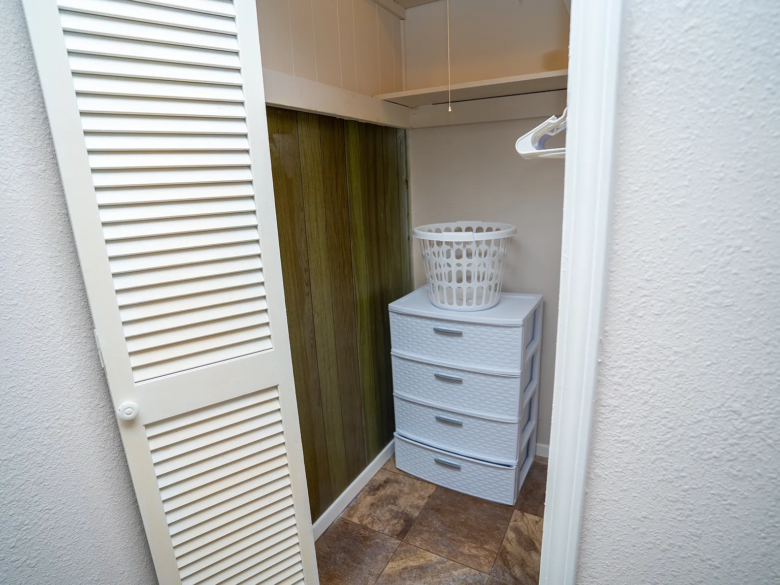 1801 Glenwick Ln — Photo 4
