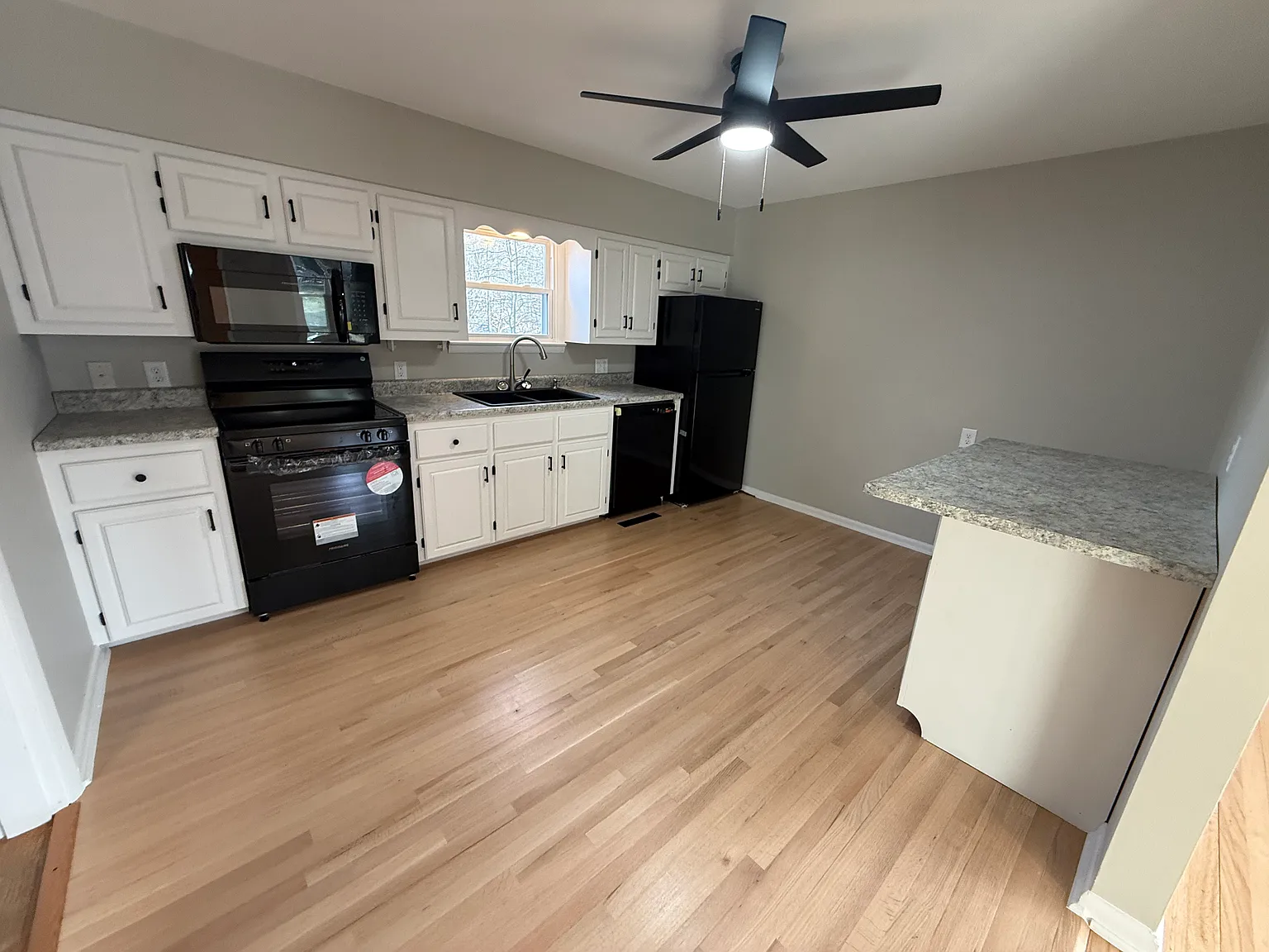 2 bed, 816 sqft, $1,650 — Photo 3