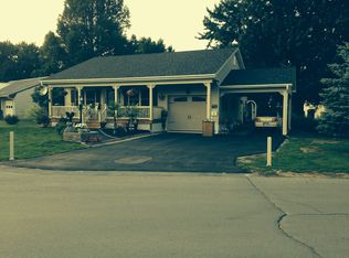 8 Edgewater Dr, Rouses Pt, NY 12979