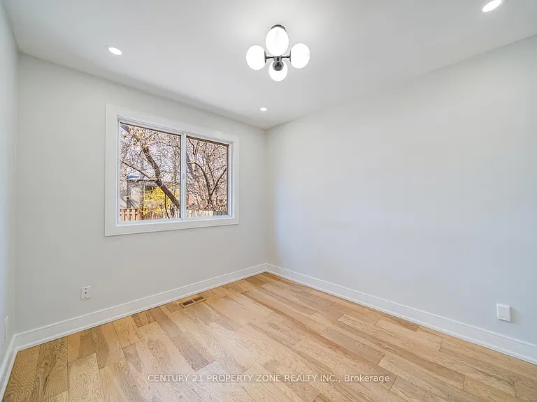 203 Toynbee Trl — Photo 24