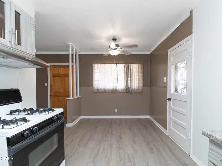 321 Walsh Ln — Photo 21