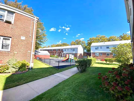 Sold by Winzone Realty Inc | media 3