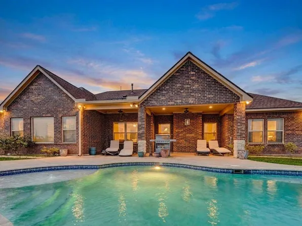 2688 Settlers Way Dr, Sealy, TX 77474