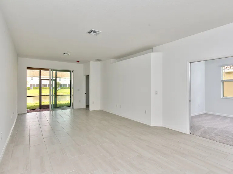 2591 Vine Ave — Photo 3