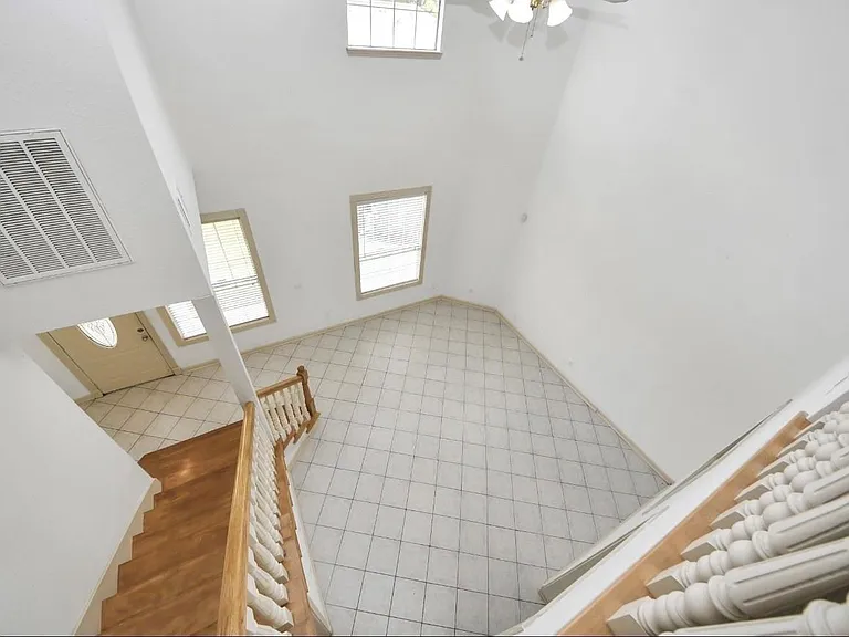 10535 Emnora Ln — Photo 38